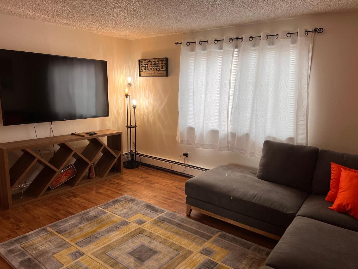 Lovely Two Bedroom, Minutes Away From Downtown 앵커리지 외부 사진